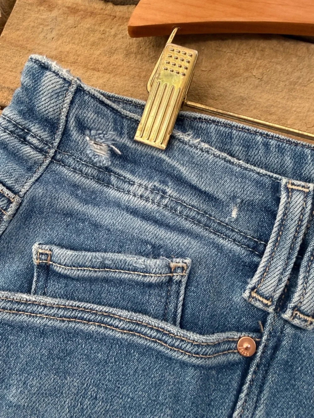 PAIGE Annesa Cropped Distressed Raw Hem Faded Blue Relaxed Wide Leg Jeans 32